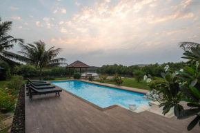 Rainforest - Aquamarine - River Front Home with a Private Pool Close to Candolim, Nerul